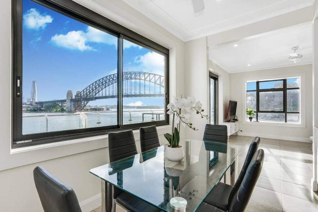 Iconic Harbour Bridge Views *